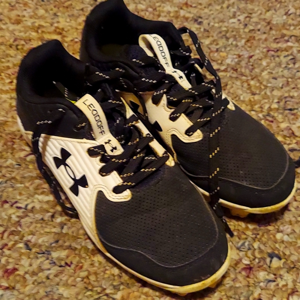 Boys under Armour cleets